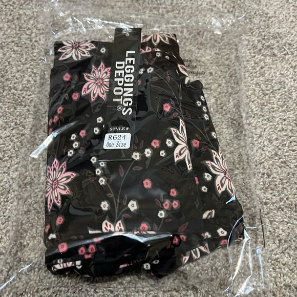 Leggings Depot one size fits all. - Picture 4 of 5